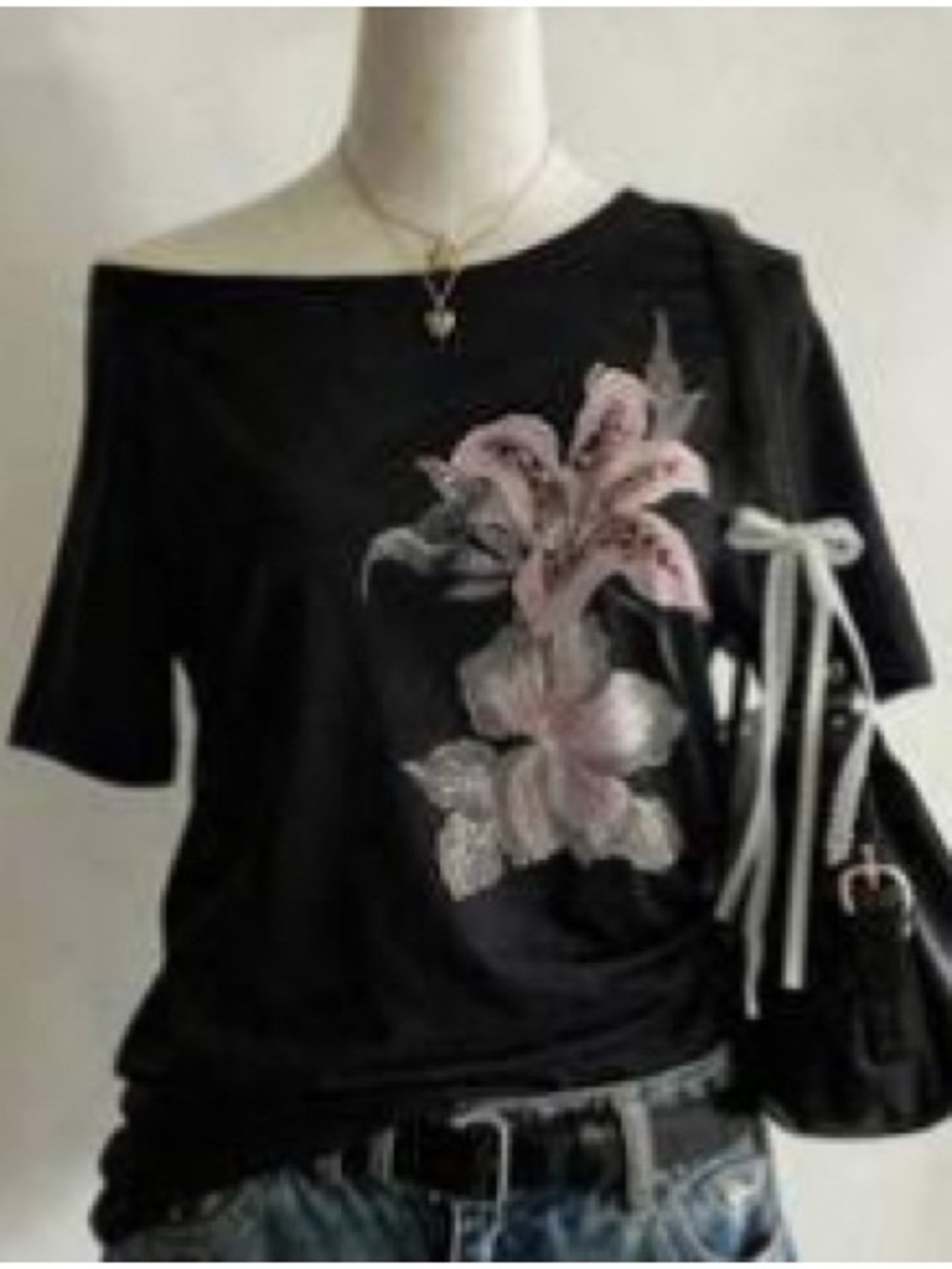 SHEIN Black Off-Shoulder Short Sleeve Top with Pink Floral Detail